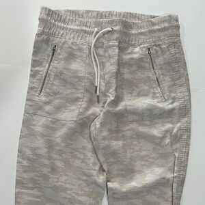 Athleta Cabo Tide‎ Linen Jogger Neutral Beige Tan Camo Print Pants - Size 6.